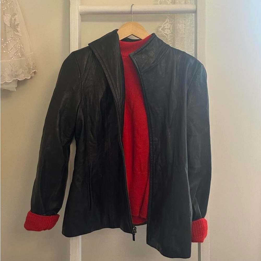 Vintage black leather jacket from Siena